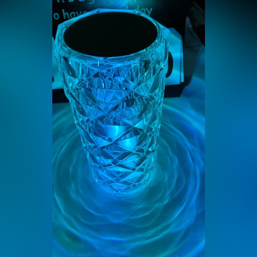 Rose Pattern light table lamp - Picture 3 of 8